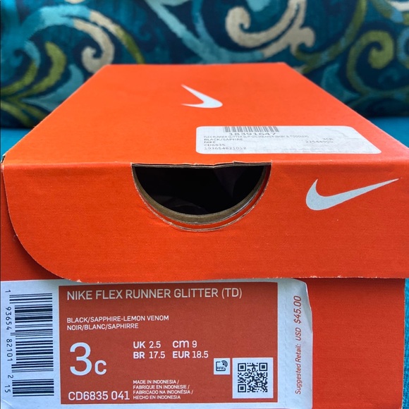 Infant Nike, size 3 (never worn) - Picture 5 of 6